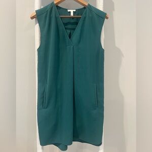 LEITH green sleeveless Vneck sheath dress with pockets xs